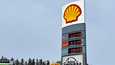 Kahden euron haamuraja on ylittynyt 95-oktaanisen bensan hinnassa jo aikaa sitten. Tämä kuva on otettu 22. helmikuuta 2022 Lahdenperänkadun Shellin pihassa Tampereella.