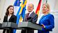 Pääministeri Sanna Marin (sd.) vieraili tiistaina Saksassa. Marin puhui samassa lehdistötilaisuudessa Saksan liittokansleri Olaf Scholzin ja  Ruotsin pääministerin Magdalena Anderssonin kanssa.