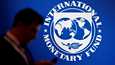 Kansainvälinen valuuttarahasto IMF:n näkymä talouden kehitykseen on heikentynyt. IMF:n logo kuvattiin Indonesiassa syksyllä 2018. 