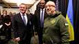 Saksan, Yhdysvaltain ja Ukrainan puolustusministerit Boris Pistorius, Lloyd Austin ja  Oleksiy Reznikov seisoivat vieretysten, kun Ramsteinin kokous perjantaina alkoi. 