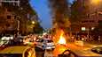 Moraalipoliisin toimet aiheuttivat mielenosoituksia Teheranissa Iranissa. Mielenosoittajat sytyttivät tulipaloja. 