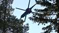 Noin tunti onnettomuuden jälkeen saapui Rajavartiolaitoksen helikopteri tarkkailemaan tilannetta Valkealahdessa Keuruulle.