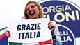 ”Kiitos Italia.” Näin julisti Italian veljet -puoluetta johtavan Giorgia Melonin kyltti maanantaina 26. syyskuuta, kun Meloni puhui kannattajilleen ja puolueväelleen Roomassa. Meloni on mitä luultavammin nousemassa Italian vuosikymmeniin fasistisimman hallituksen johtoon. 