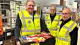 Banaanilaatikot täyttyivät vauhdilla K-supermarket Turengissa. Kuvassa Lions Club Janakkala/Turengin keräysaktiivit presidentti Martti Kallonen (vas), Reino Salonen ja Hannu Lampinen.