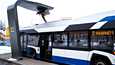 Tampereella on kokeiltu sähköbusseja viiden vuoden ajan. Linjan 2 sähköbussi oli latauksessa Pyynikintorilla tammikuussa 2019.