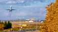 Vilkkaana matkustajaliikennevuonna 2001 Porin lentokentän pääkiitotietä laajennettiin 2 350 metrin mittaiseksi, mikä lisäsi lentoaseman käyttömahdollisuuksia. Kuvassa Finnairin 157-paikkainen MD-83-lentokone nousee charter-lennolle etelään kyseisen vuoden lokakuussa.