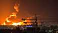 Tulipatsas ja savua nousi perjantaina Aramcon öljyterminaalista Jeddassa.