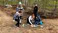 Tetissä voi päästä mukaan myös erilaisiin aktiviteetteihin. Kuvassa Hongon koulun neljäsluokkalaisia metsäretkellä.