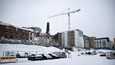 Tampereen Santalahdessa seisoi vieretysten vanhaa ja uutta lumen keskellä tiistaina. Santalahti on yksi alueista, joille on Tampereella viime vuosina rakennettu paljon. Valtaosa kaupunkiin valmistuneista asunnoista on tämän esimerkin tapaan kerrostaloissa. 