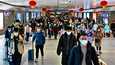 Tammikuun alkupuolelta helmikuun puoliväliin Kiinassa tehdään arviolta 2 miljardia matkaa, kun ihmiset lähtevät kiinalaisen uudenvuoden viettoon. Matkustajia saapui Hankoun rautatieasemalle Wuhanissa perjantaina 20. tammikuuta.
