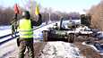Venäjän puolustusministeriön välittämässä kuvassa näkyy Valko-Venäjän kanssa järjestetyssä yhteisessä sotaharjoituksessa mukana olleita tankkeja.