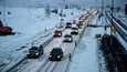 Lumisateiden ennustetaan alkavan Pirkanmaalla aatonaattona. Huono ajokeli saattaa lisätä joulun menoliikenteen ruuhkautumista.