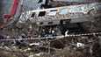 Kreikan historian toistaiseksi tuhoisin junaturma sattui myöhään tiistai-iltana. Pelastusviranomaiset työskentelivät onnettomuuspaikalla keskiviikkona 1. maaliskuuta.