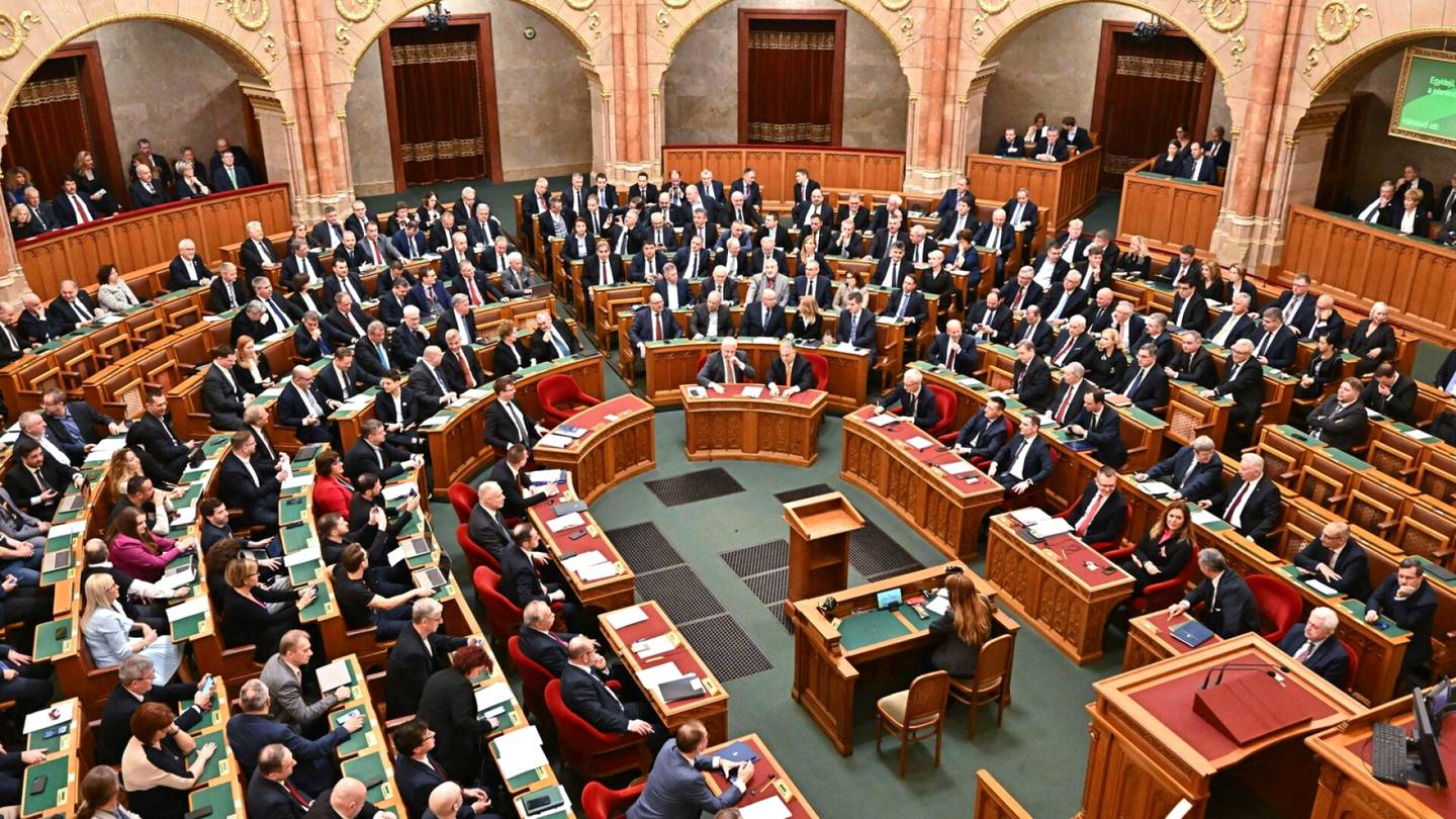 Unkarin parlamentti hyväksyi Ruotsin Nato-jäsenyyden – Kristersson: ”Historiallinen päivä”