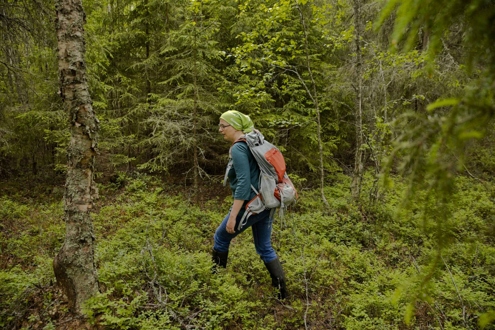 Luontoa ihmisen kulttuuriympäristönä tutkiva Ilona Hankonen on tottunut metsässä liikkuja. Paitsi tutkija hän on myös luonnonsuojelija.