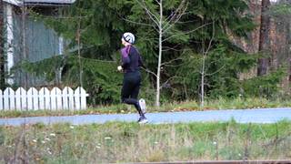 Pomarkkulainen Elina Peltomaa juoksi ajan 3:24:02, mikä oikeutti naisten maratonin voittoon. Priska-tytär oli puolimaratonin kakkonen.