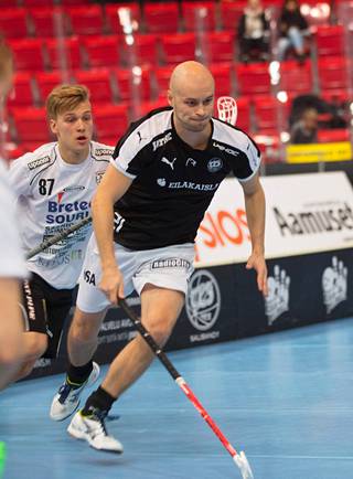 Arkistokuvassa Toni Läntinen on TPS:n pelaajana vuonna 2016.