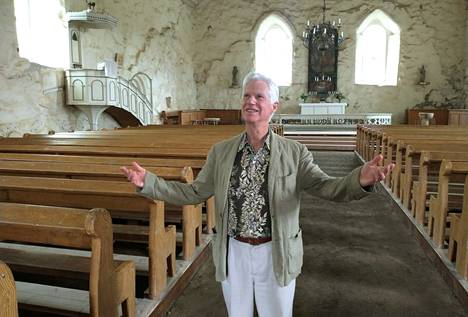 Englantilainen luuttutaiteilija Michael Fields tuntee Pyhän Marian kirkon akustiikan kuin omat taskunsa. Hän tuli Sastamala Gregorianaan ensimmäisen kerran jo vuonna 1997.