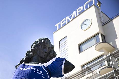 Toukokuussa Hämeensillan Pirkkalaisveistokset on puettu jääkiekon MM-kisojen kunniaksi taas pelipaitoihin.