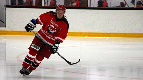 KPK edustusjoukkueen kapteeni Jani Leinonen on pelannut 500. II-divisioonan jääkiekko-ottelua.