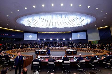 Suomella saattaa olla vakituinen paikka tämän pyöreän pöydän ääressä jo vuoden 2022 loppuun mennessä. Kuva on otettu Naton päämajassa Brysselissä Belgiassa järjestetyssä Nato-maiden huippukokouksessa 24. maaliskuuta. 