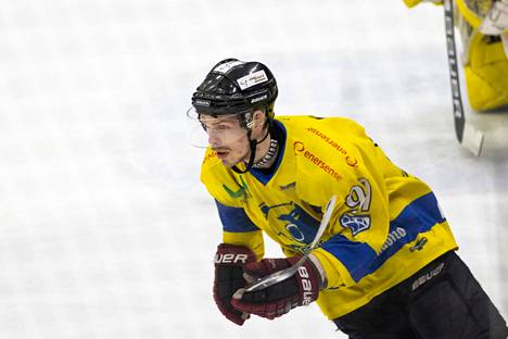 Kasperi Nuto teki Karhu HT:n kolmannen maalin lauantain pelissä.