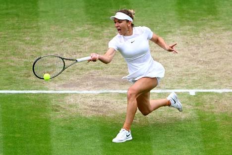Simona Halep jatkoi Wimbledonissa naisten kaksinpelin välieriin vakuuttavasti.