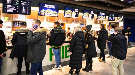 Alkuvuoden tuloksestaan kertonut Noho Partners hakee kasvua Friends & Brgrs -ketjusta sekä isoista lippulaivahankkeista kuten Tampereen Nokia-areenasta. Kuva areenan Friends & Brgrs -ravintolasta.