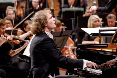 Piotr Pawlak voitti Maj Lind -pianokilpailun lokakuussa. Porissa hän soittaa helmikuussa Schumannin Pianokonserton a-molli op. 54. 