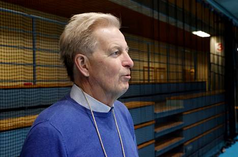Porin perussuomalaisten puheenjohtaja Ismo Läntinen on ollut hurjana palloiluhallin kaaduttua.