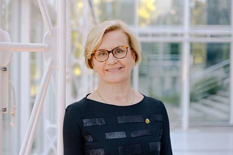 Gastroenterologisen kirurgian osastonylilääkäri Marja Hyöty palkittiin Bertell Laurellin kunniapalkinnolla Tampereen lääkäripäivillä.