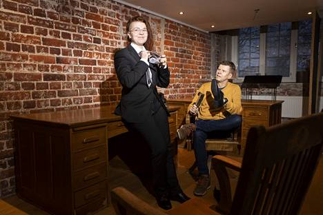 Itsenäisyyspäivänä Presidentinlinnasta raportoivat Satakunnan Kansan toimittaja Iida Kerokoski ja kuvaaja Heikki Westergård. 