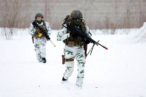 Ranskalaisia sotilaita Naton harjoituksessa Viron Tapassa 19. maaliskuuta.