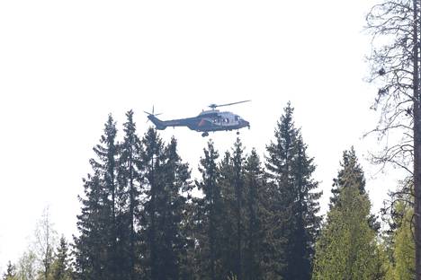 Helikopteri Hawk-turman putoamispaikan lähistöllä maanantaina.