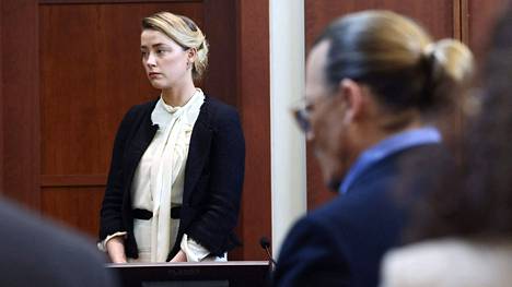 Amber Heard todisti torstaina oikeudenkäynnissä, joka järjestetään Fairfaxissa, Virginian osavaltiossa.