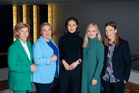 HBO Maxin uusi dokumentti seuraa Sanna Marinin (keskellä) hallitusviisikon vaiheita. Marinin vierellä Anna-Maja Henriksson, Annika Saarikko, Sanna Marin, Maria Ohisalo ja Li Andersson.