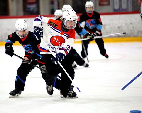 Kaisa Virenille MM-kisat olivat jo kolmannet naisten joukkueessa. Viikonloppuna hän hoiteli puolustuspeliä NoU:n kapteenina taas SM-sarjan peleissä.