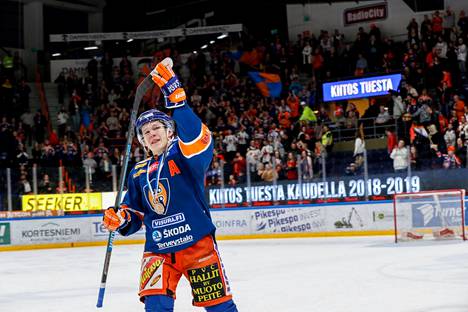Jan-Mikael Järvinen hyvästeli Tappara-fanit kevään 2019 pronssipelin jälkeen.