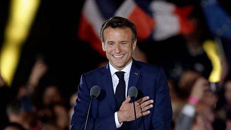 Emmanuel Macron puhui ranskalaisille Eiffel-tornin juurella myöhään sunnuntai-iltana Suomen aikaa. Macron kiitti äänestäjiään ja korosti, että jatkossa hän on koko kansan presidentti, eikä vain puolueensa ehdokas.