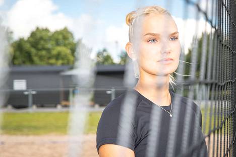 Beach volleyn pelaaja Vilhelmiina Prihti on kotoisin Sastamalan Kiikasta. Nyt hän opiskelee Yhdysvalloissa yliopistossa, jossa pelaa myös beach volleyta.