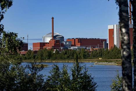 Teollisuuden Voiman Olkiluoto 3 -voimalaa esiteltiin medialle Eurajoella 5. syyskuuta 2022, oikealla Olkiluoto 1 -voimala.