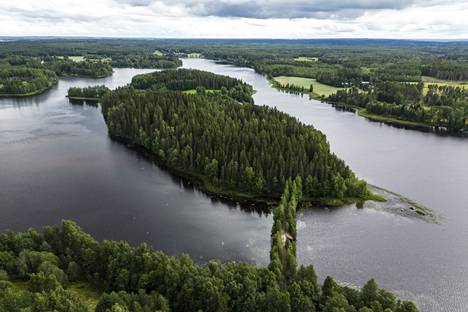 Ylöjärven Karhejärvellä sijaitsevaa Nikinsaarta myytiin yli 2 miljoonalla eurolla. Saarella on aikoinaan järjestetty esimerkiksi kesäleiritoimintaa Kivalakotien asukkaille.