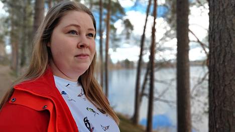 UPM Metsän Elina Mäntynen suunnittelee asiakkaidensa kanssa metsänhoidollisia toimenpiteitä ja sopivaa ajankohtaa puukaupalle.