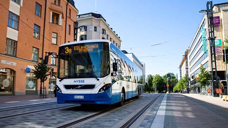 Nysse-matoja tehtiin kesäkuussa 2022 enemmän kuin minään aiempana kesäkuuna. Nysse-liikennettä kuvattiin Tampereen Hämeenkadulla heinäkuussa 2020. 