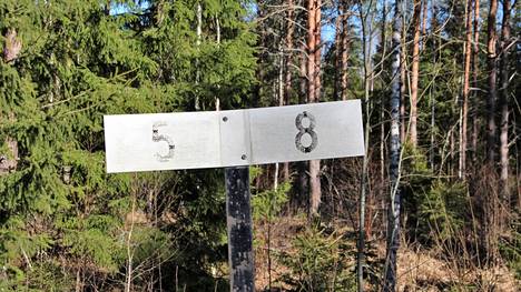 Harjavallan Kettulantiellä näkee vielä muistoja vanhasta navigaatiojärjestelmästä, joka purettiin pääosin pois 1980-luvulla.