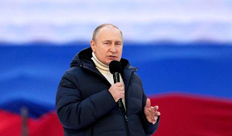 Venäjän presidentti Vladimir Putin puhui täydelle stadionyleisölle Moskovassa, kun yllättäen puhe katkesi. Kuva on tullut uutistoimisto Reutersille uutistoimisto Ria Novostin kautta.
