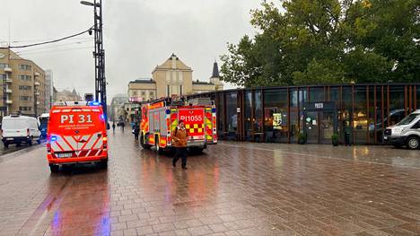 Pelastuslaitoksen yksiköt poistuivat ravintola Puistolta hieman jälkeen kello 13:n keskiviikkona 5. lokakuuta. 