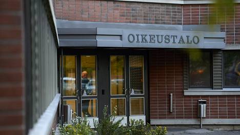Satakunnan käräjäoikeus käsitteli perjantaina Kankaanpään terrorismiepäiltyjen vangitsemisasiaa uudelleen. Porin oikeustalo kuvattiin lokakuussa 2013.