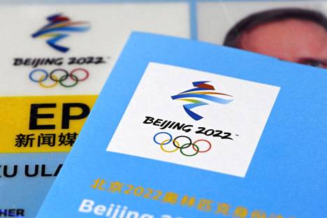 Median akkreditointikortteja Peking talviolympialaisiin Helsingissä 10. tammikuuta 2022.