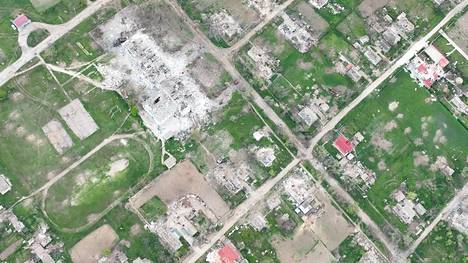 Toukokuun puolivälissä otettu ilmakuva näyttää Hersonin alueella sijaitsevan kylän kärsineen mittavia vahinkoja.